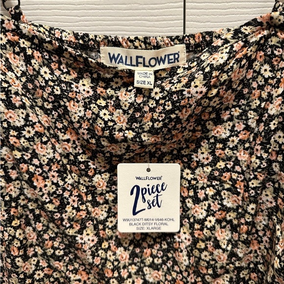Juniors size XL dress new with tags floral print - Picture 2 of 3